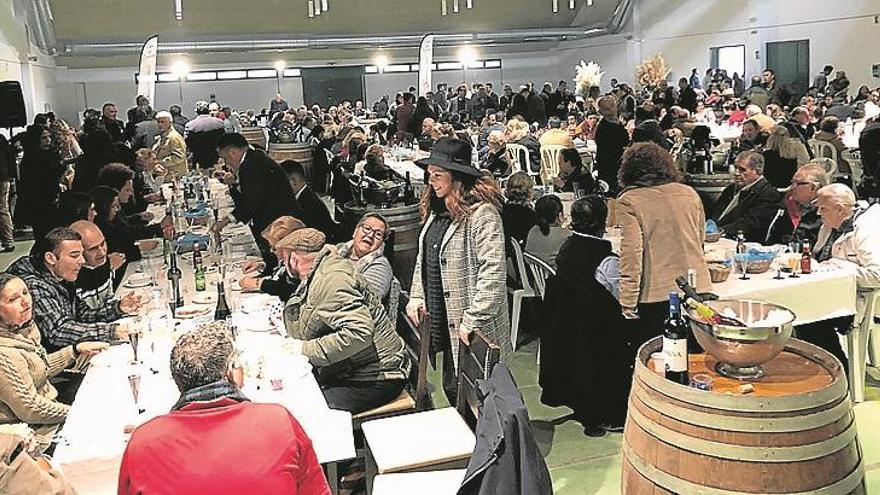 Una marea de rocieros toma la ciudad