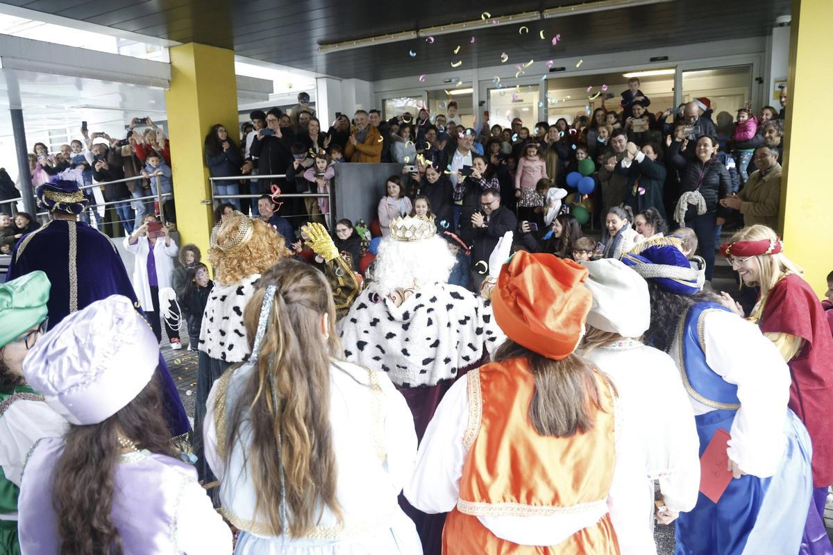 Los Reyes Magos fieles visitan a los pacientes del Hospital Provincial de Conxo Los Reyes Magos fieles visitan a los pacientes del Hospital Provincial de Conxo
