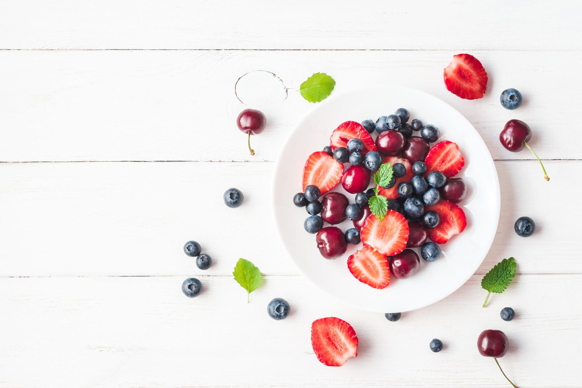 Detalle de un plato de fruta.