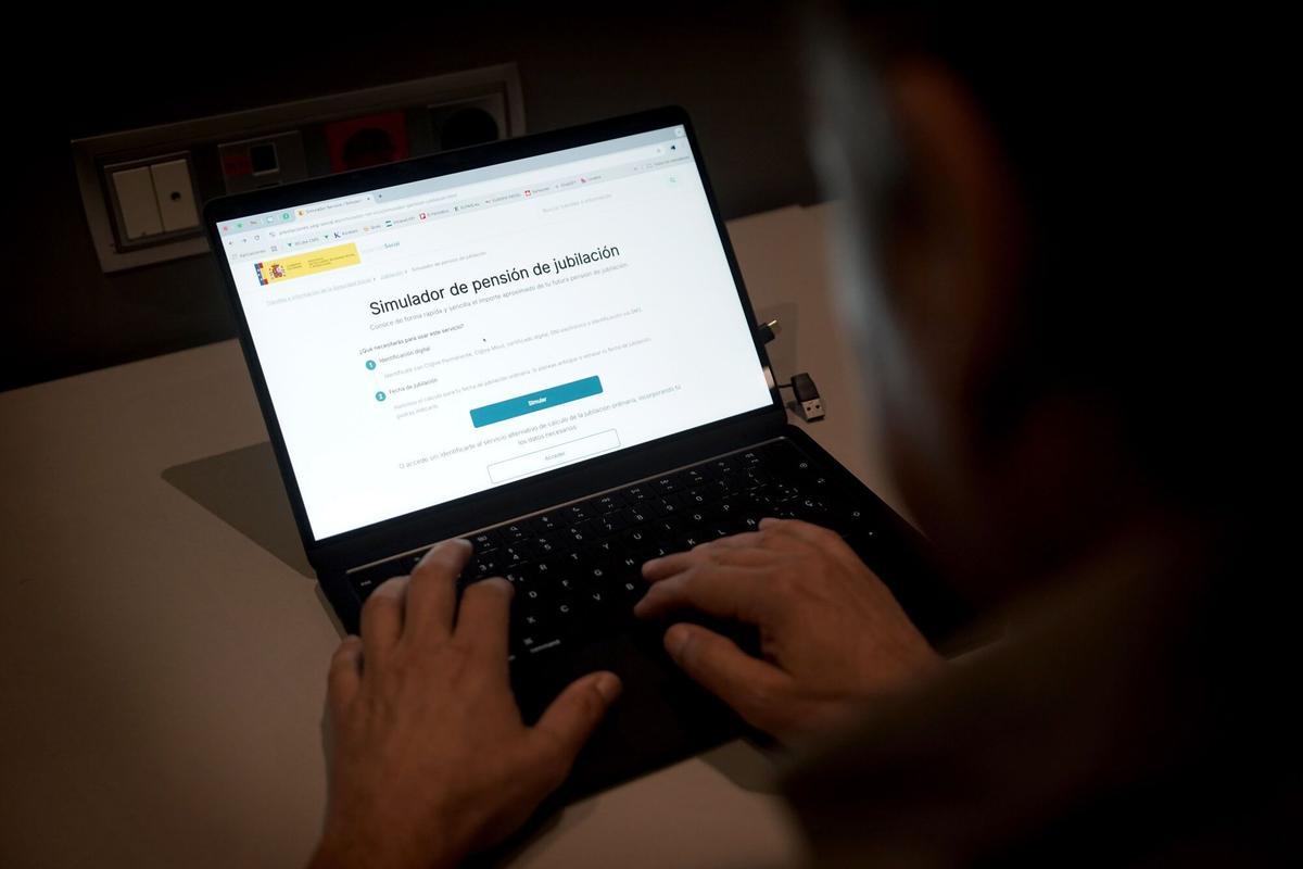 Una persona se informa sobre su jubilación.