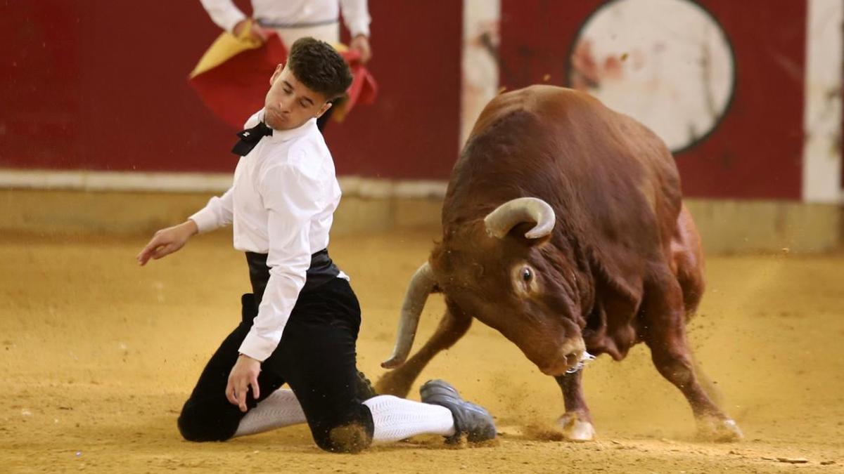 Saúl Pardo llevando a cabo un recorte este sábado en La Misericordia.