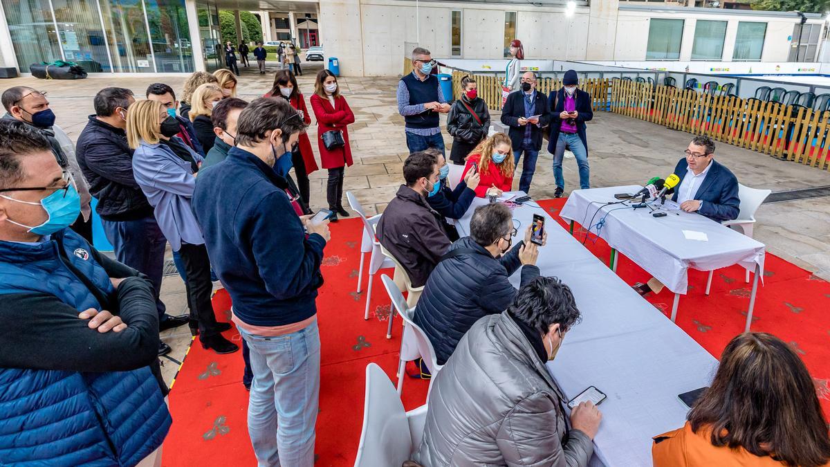 El alcalde de Benidorm, en su encuentro navideño con los medios de comunicación, este jueves.