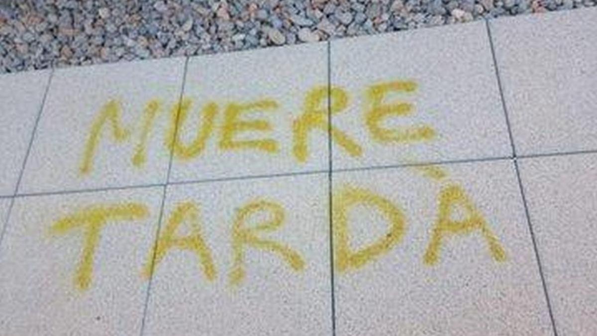 Una de las pintadas contra Tardà en la Universitat de València.