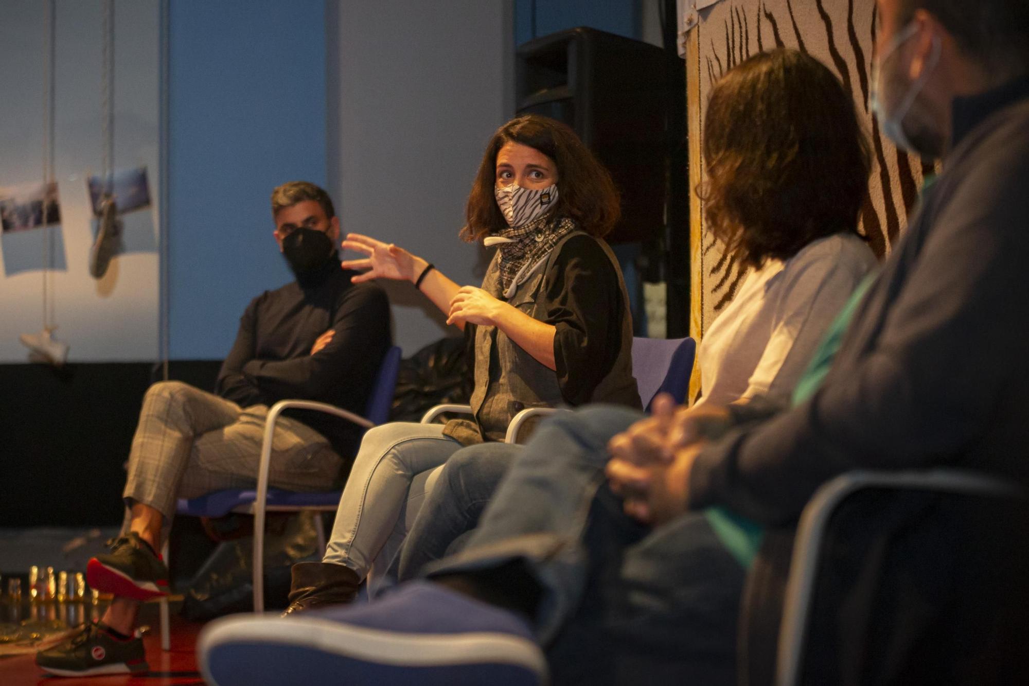 Mesa redonda 'Islas Jaula' en la Sala Insular de Teatro