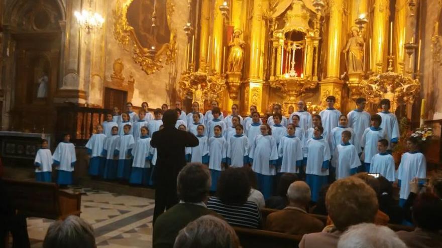 Las voces infantiles resonaron en la iglesia &#039;porrerenca&#039;.