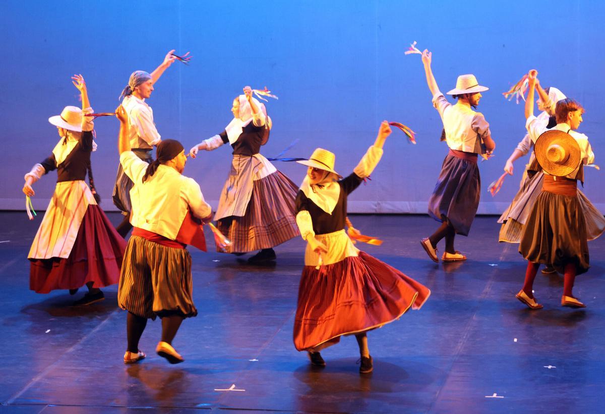 GALERIA | L’Esbart Dansaire Santvicentí estrena espectacle al Conservatori de Manresa GALERIA | L’Esbart Dansaire Santvicentí estrena espectacle al Conservatori de Manresa