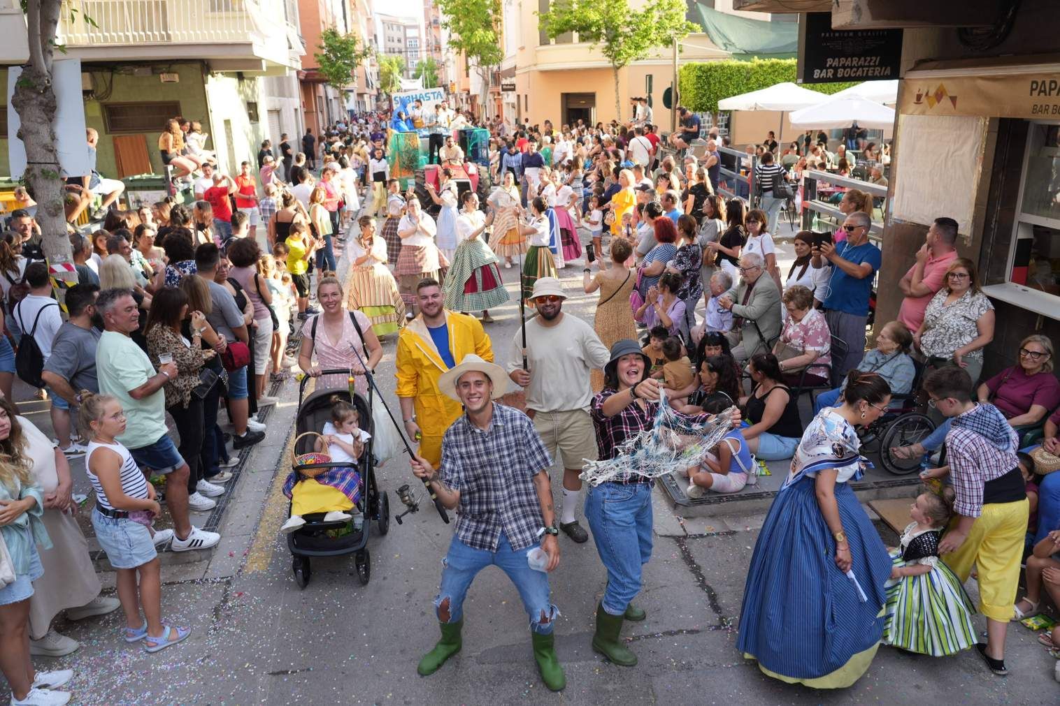 El Grau da inicio a las fiestas de Sant Pere con pólvora, bous y música