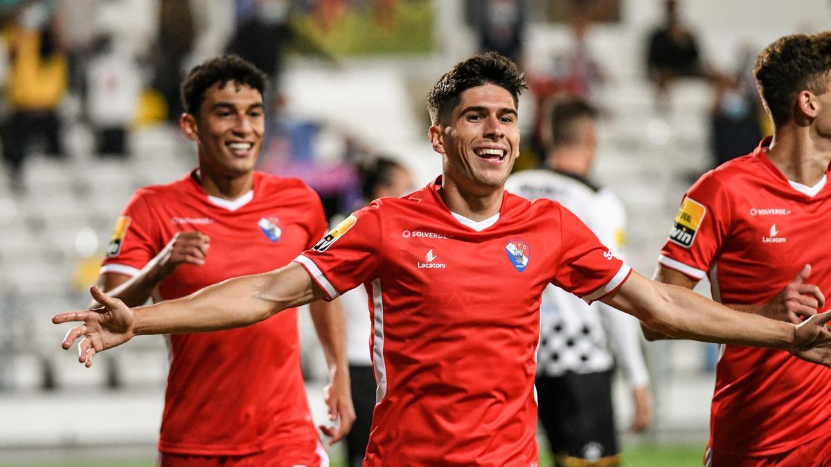 Fran Navarro celebra un gol con el Gil Vicente