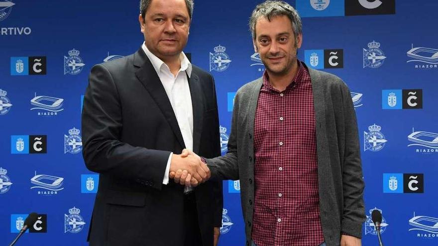 Tino Fernández y Xulio Ferreiro, en la firma del acuerdo para la reforma de Riazor.