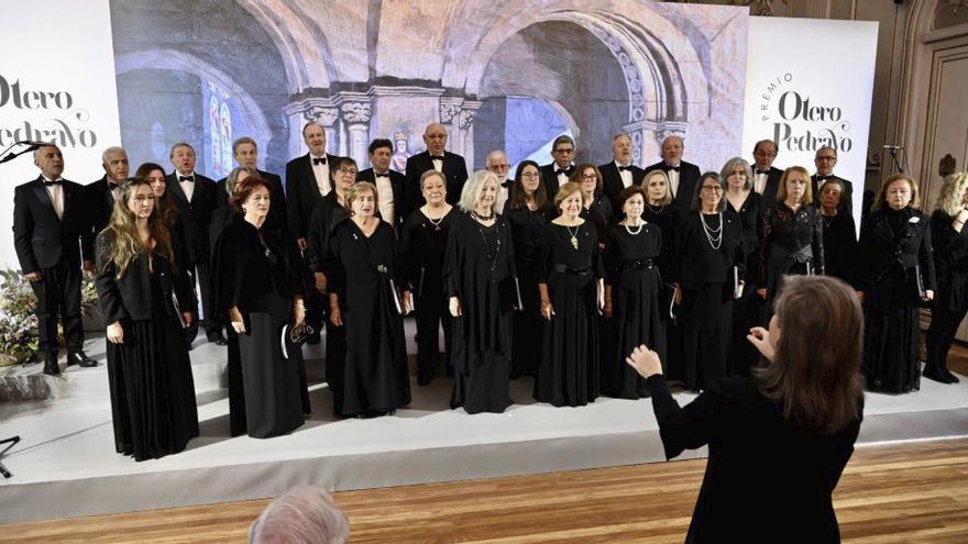 La Polifónica recibe la Vieira de Honra y tiene nuevo presidente