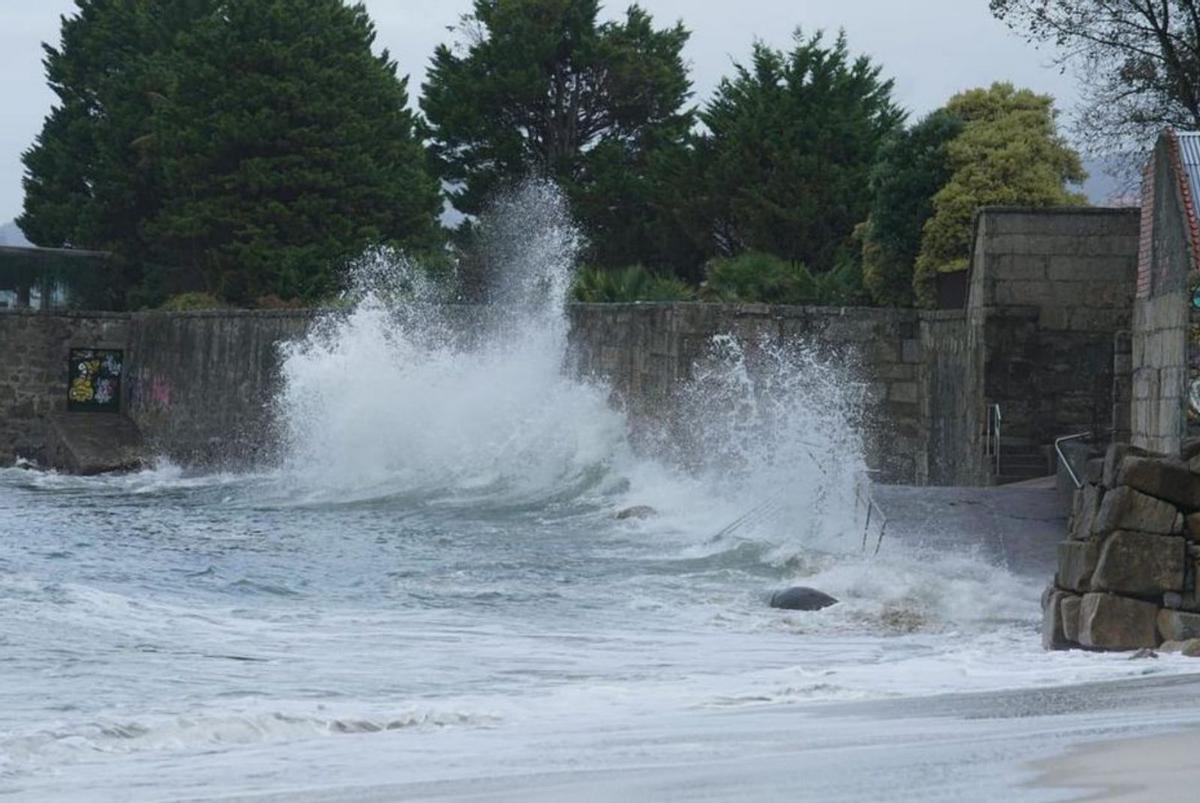 La borrasca Celine deja calles inundadas, bajos anegados y vuelos cancelados