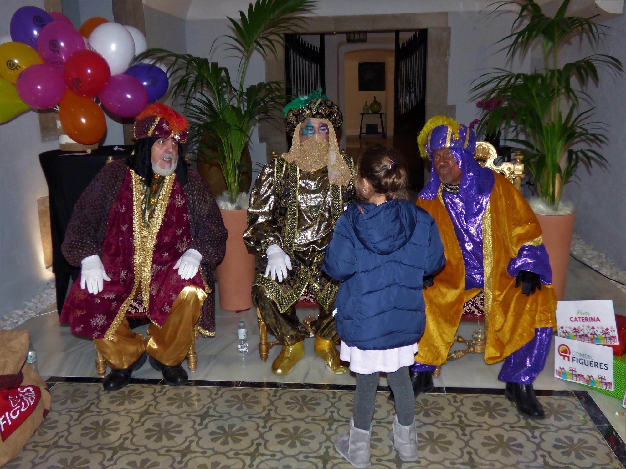 Els carters reials ja recullen les cartes dels més petits a Figueres