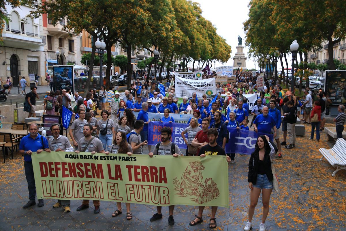 Clamor multitudinari a Tarragona per frenar el macroprojecte del Hard Rock