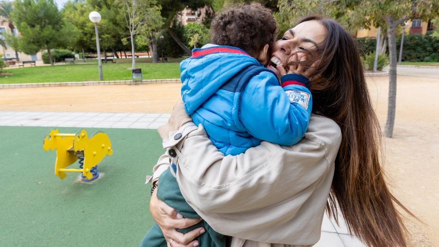 Un juzgado reconoce a una madre soltera de Alicante una baja paternal