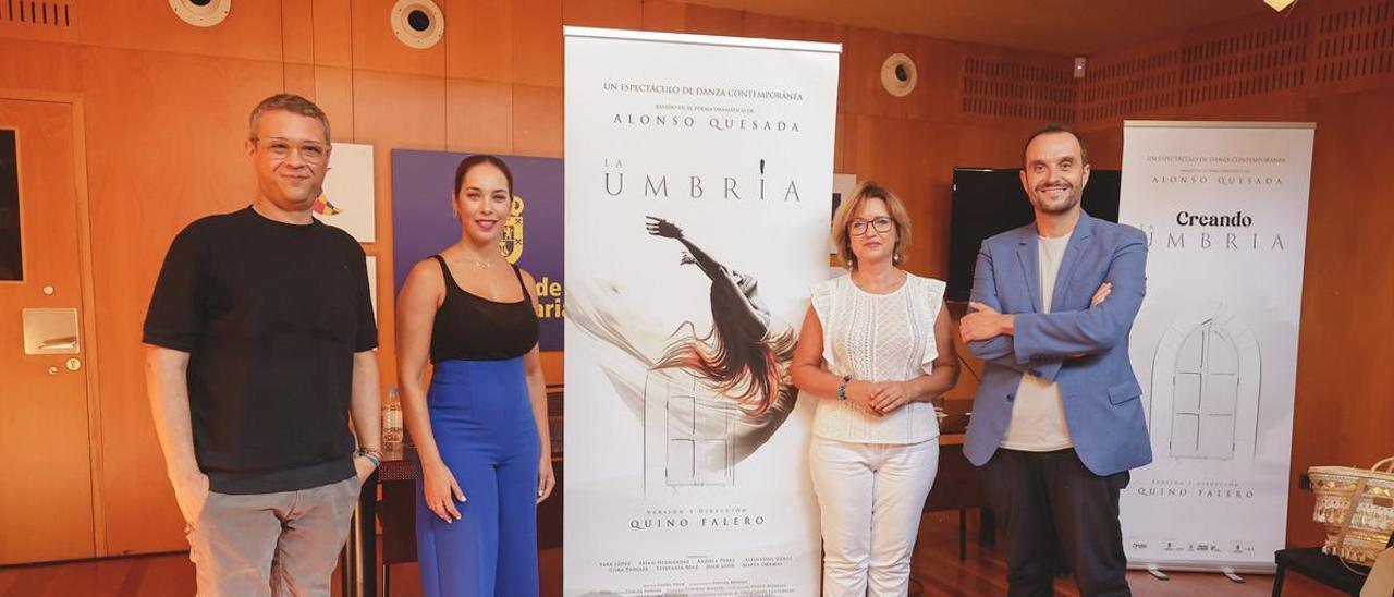 Quino Falero, Guacimara Medina, Encarna Galván y Santiago Gutiérrez (de izquierda a derecha), presentan &#039;Creando La Umbría&#039; en el Teatro Cuyás