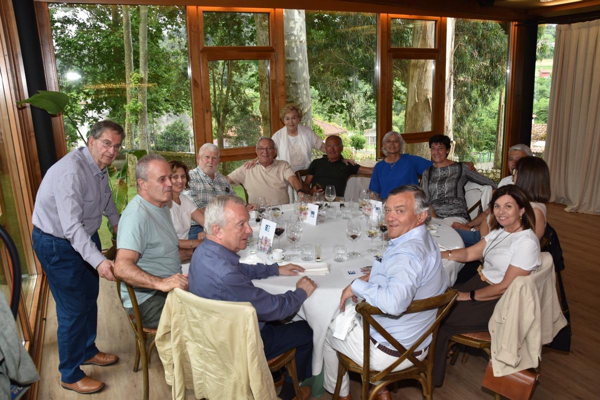 Los ejecutivos jubilados del Banco Gallego celebran su encuentro anual
