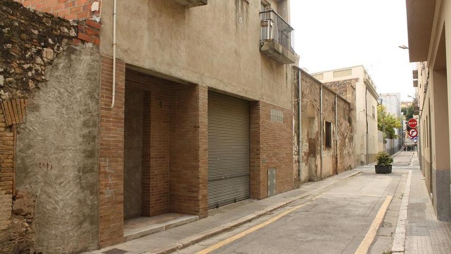 L&#039;edifici del carrer Casernes que s&#039;ha intentar ocupar