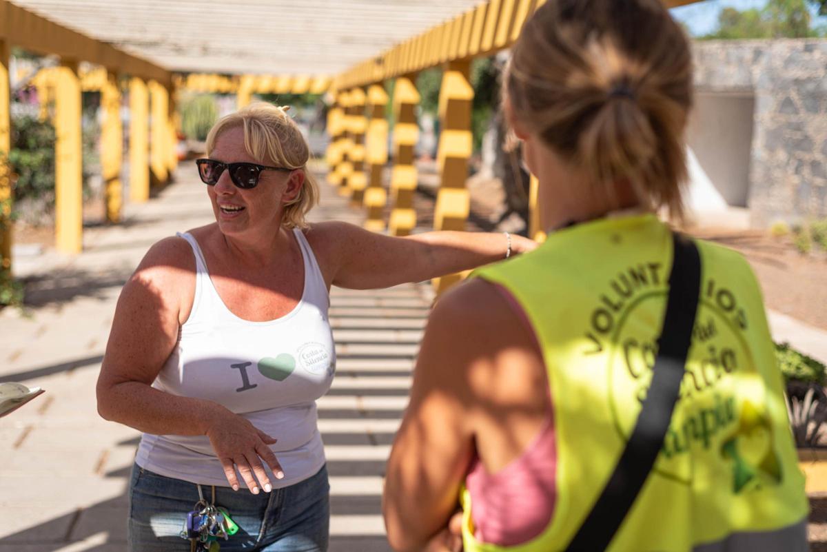 Hannelore Ottevaere junto a otros voluntarios en el Parque Damón