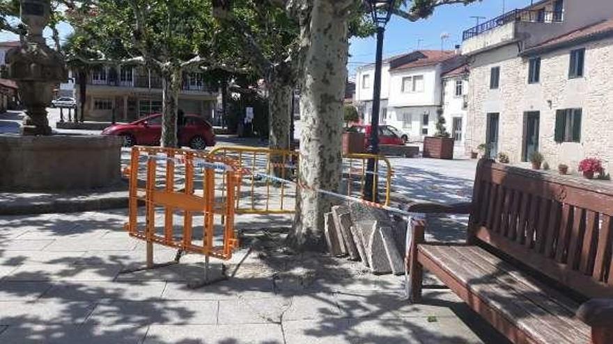 Agolada pone a punto el pavimento del casco urbano