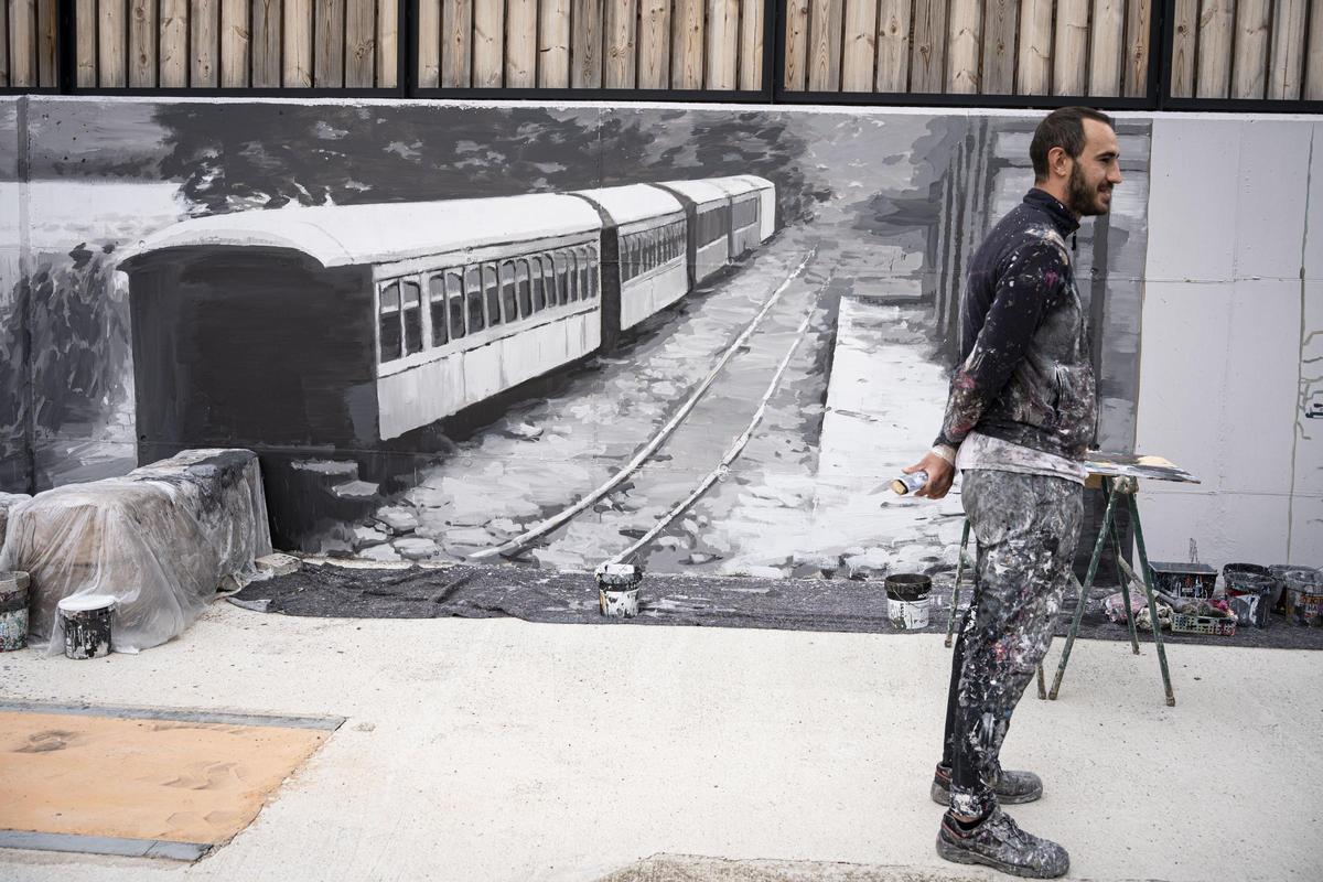 Com és el nou mural de 47 metres dedicat a la història ferroviària de Balsareny? Com és el nou mural de 47 metres dedicat a la història ferroviària de Balsareny?