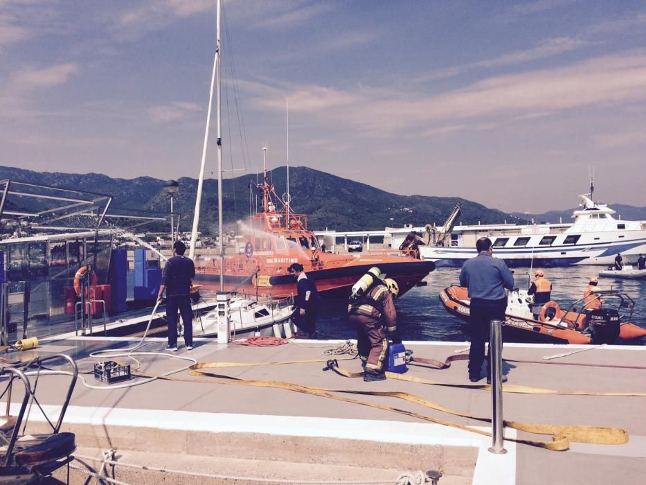 Simulacre d'incendi en un vaixell amb un ferit al Port de la Selva