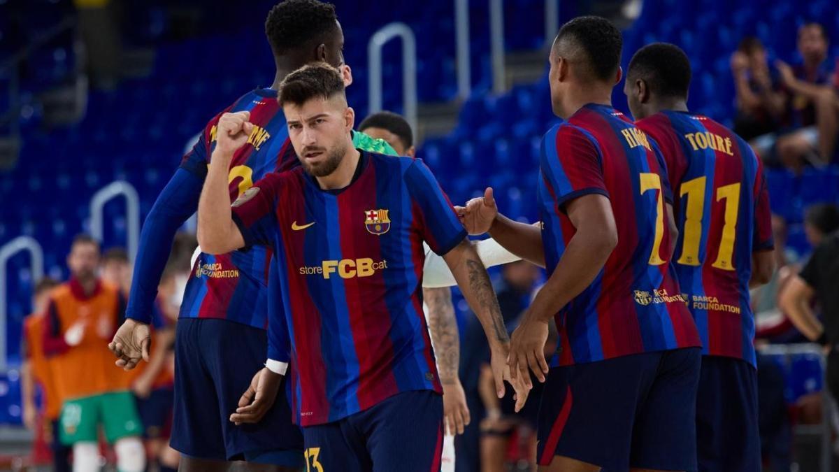 Catela y Adolfo llevan al Barça en volandas al liderato