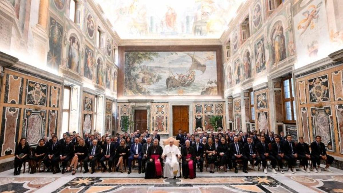 Foto de familia del acto papal con el Celta en la basílica de San Pedro, en el Vaticano.