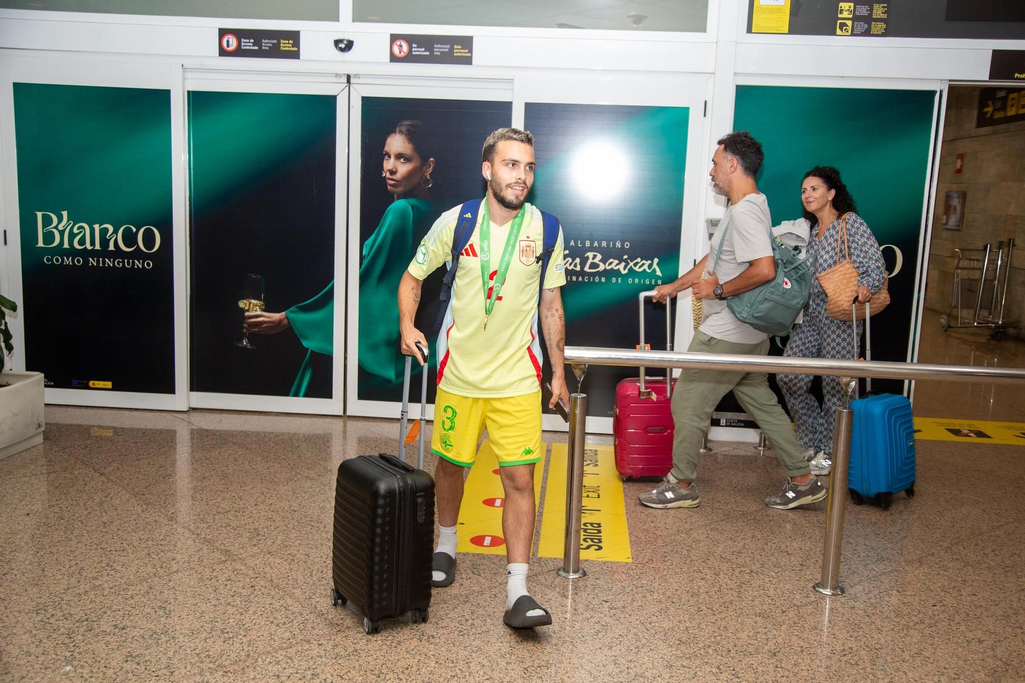 Llegada de David Mella a A Coruña tras proclamarse campeón de Europa sub 19
