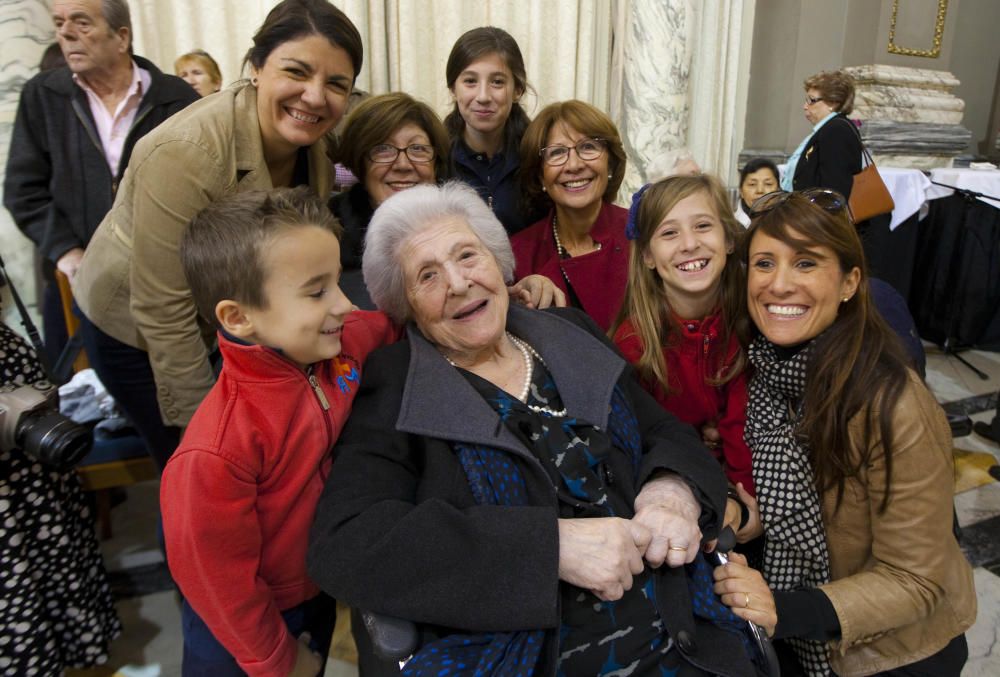 Homenaje a los 25 vecinos centenarios de Valencia