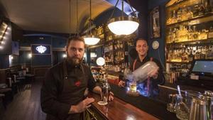 Los co-propietarios Eric Basset y Dany Martín inauguraron el local como bar secreto el pasado noviembre.