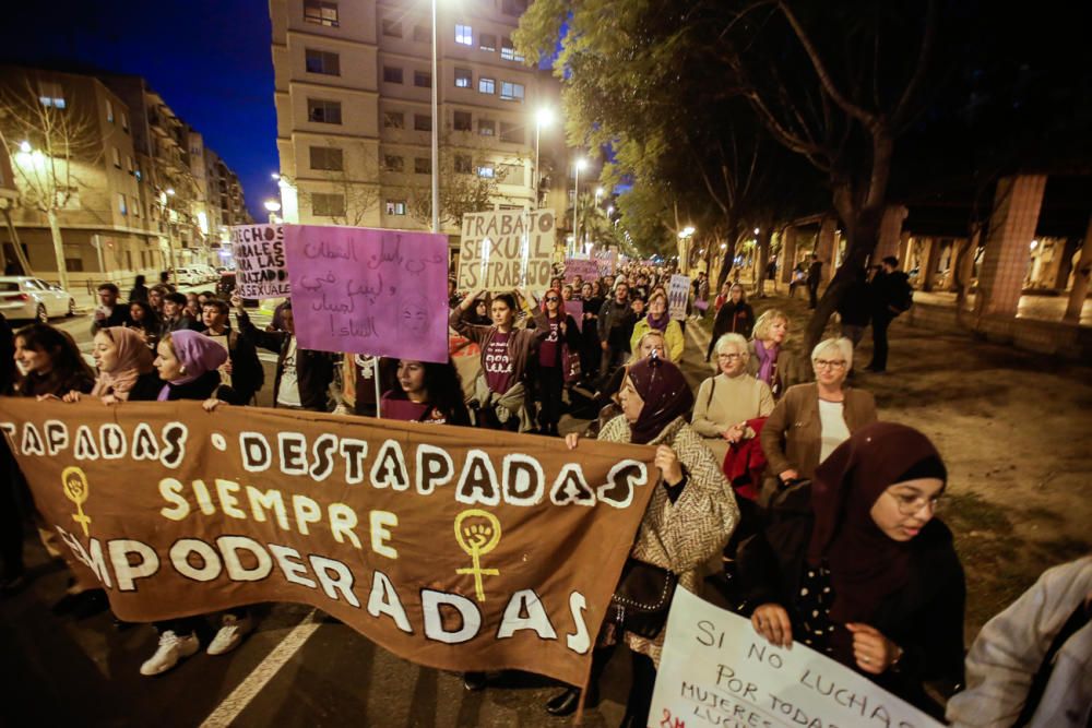 Manifestación nocturna en Elche por el 8-M