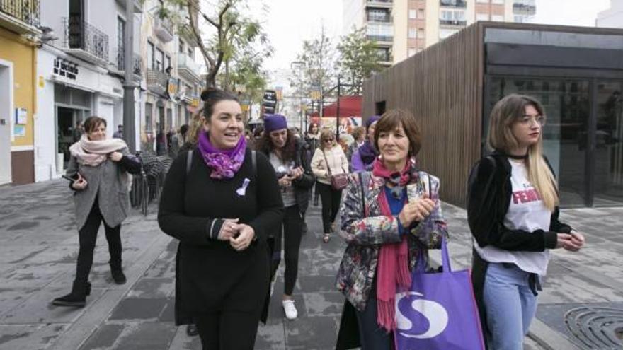 Milvaques, a la izquierda, en una de las marchas del jueves.