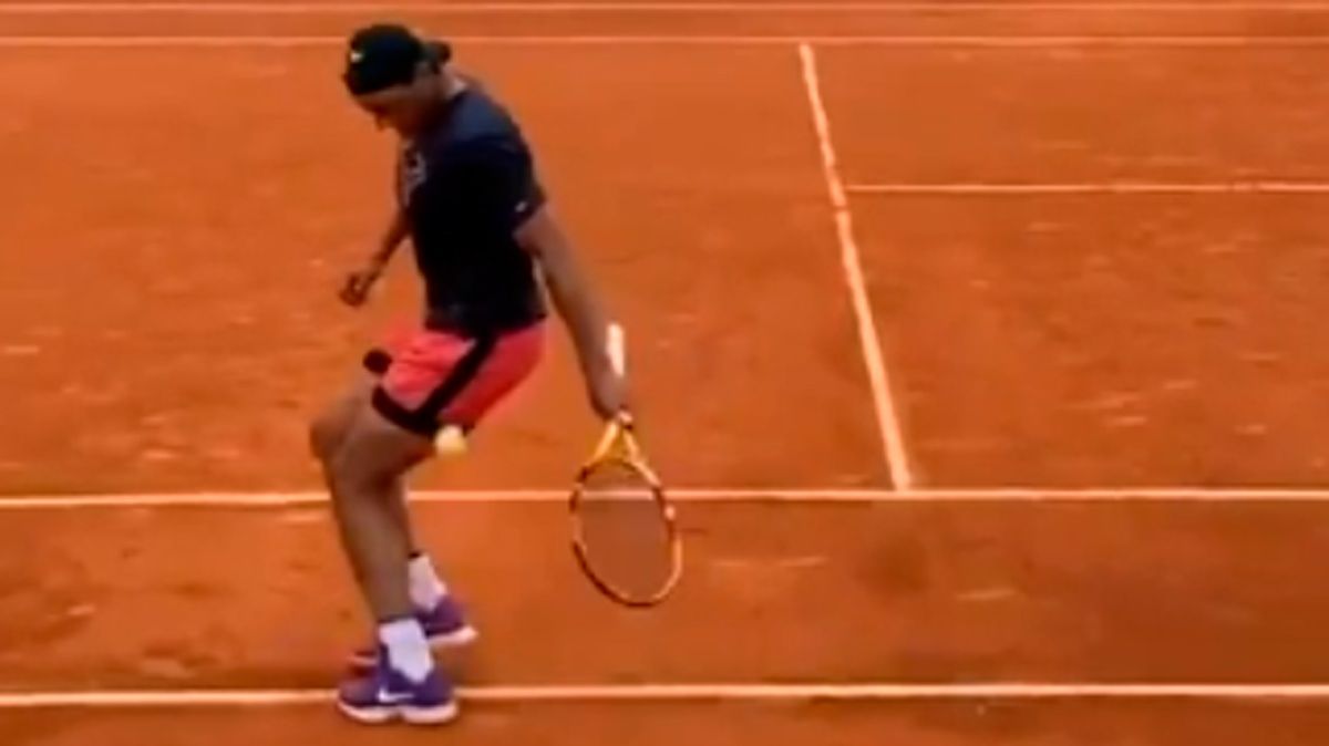 Rafa Nadal, y los malabares con la pelota de tenis