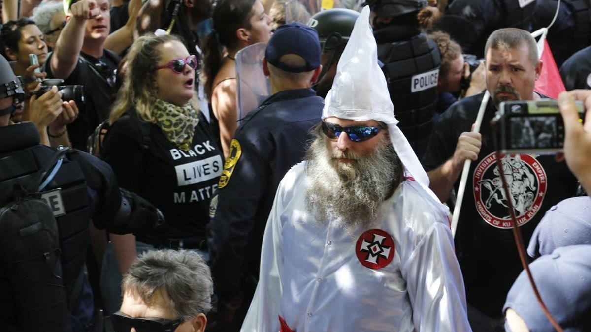 Miembros del KKK en la manifestación de Chralottesville en Virginia