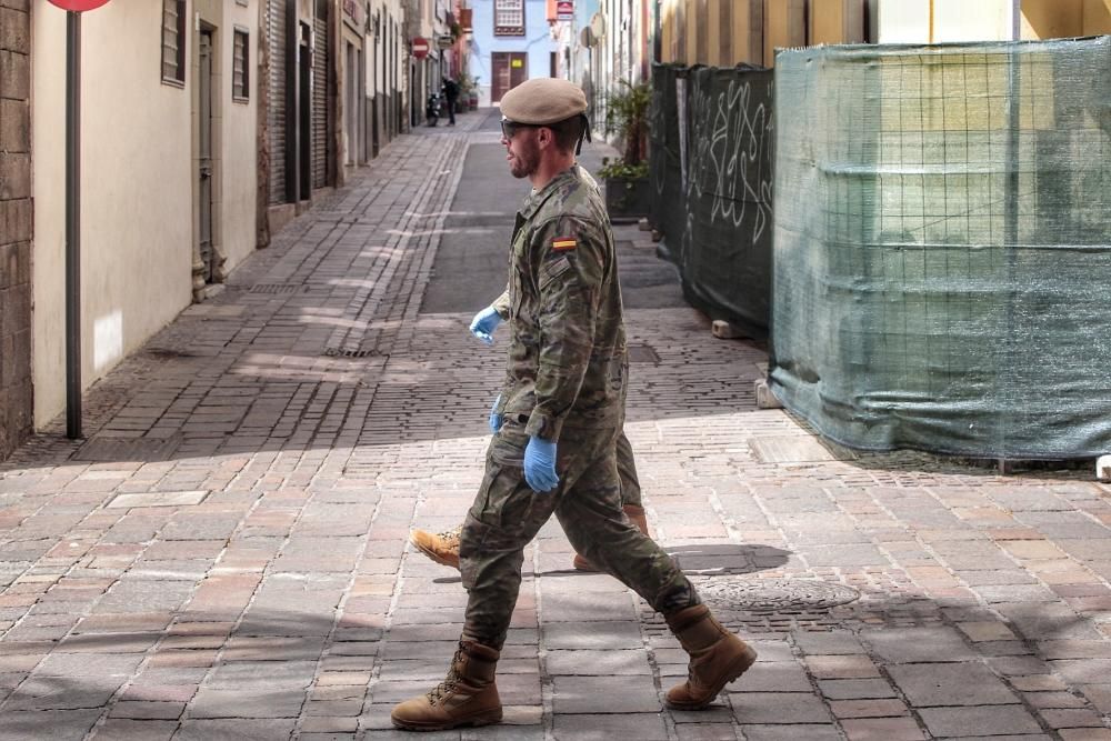 Militares patrullando por Santa Cruz