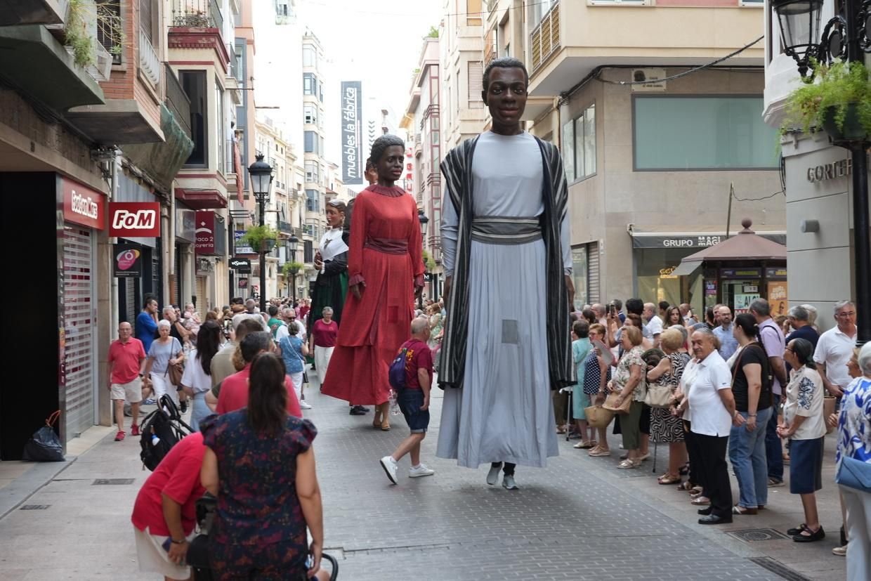 Castelló recibe con honores al Santísimo en la procesión del Corpus Christi