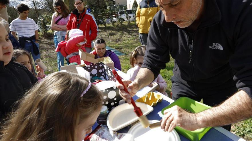 El bosque comestible de Avilés atrae cada vez a más niños | MIKI LÓPEZ