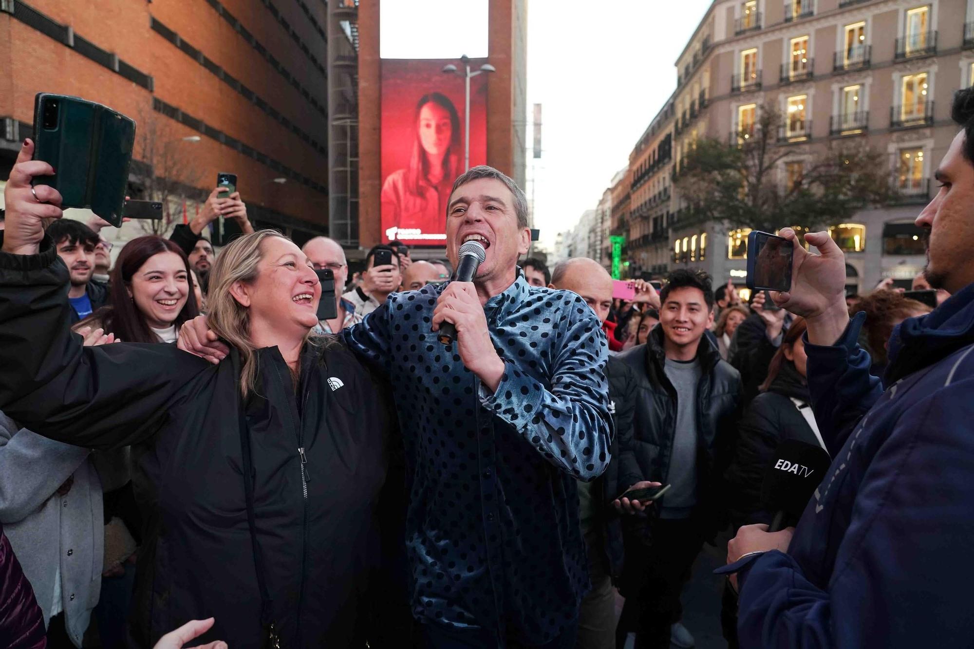 Danza Invisible actúa por sorpresa en Callao para promocionar su concierto en Torremolinos