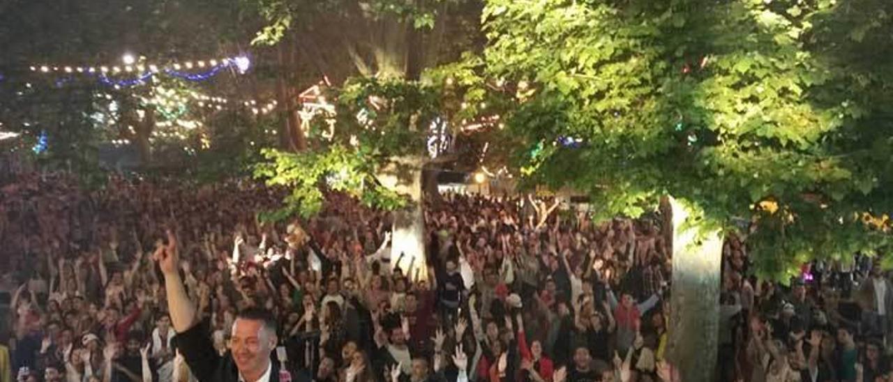 El prau de la fiesta de la romería de Castiello de este verano, abarrotado.