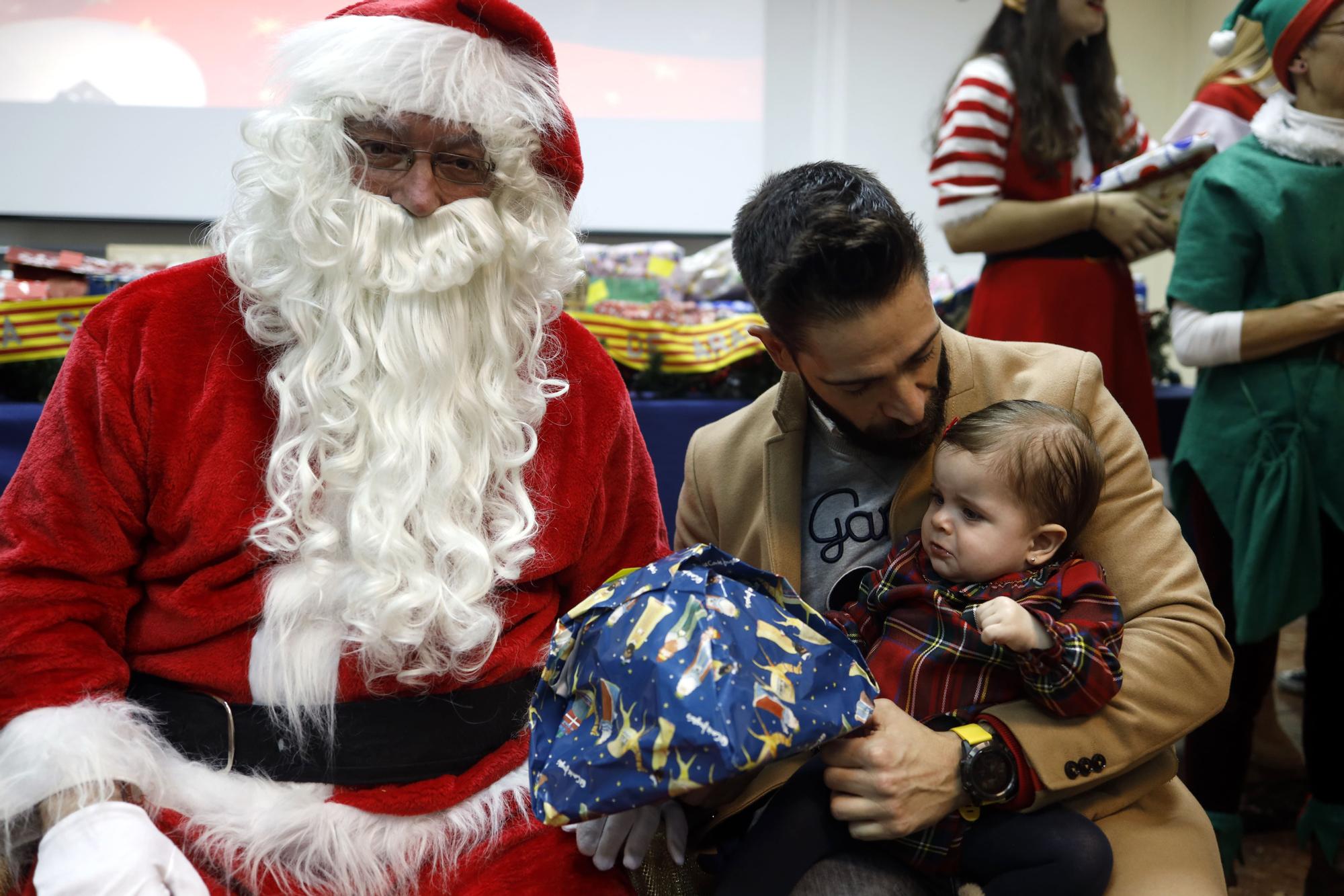 Papá Noel visita a los hijos de los agentes de Policía Nacional de Aragón