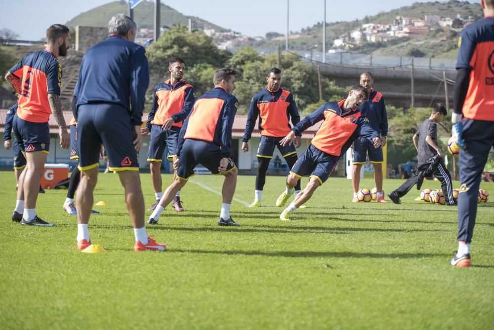 Entrenamiento UD Las Palmas en Barranco Seco ...