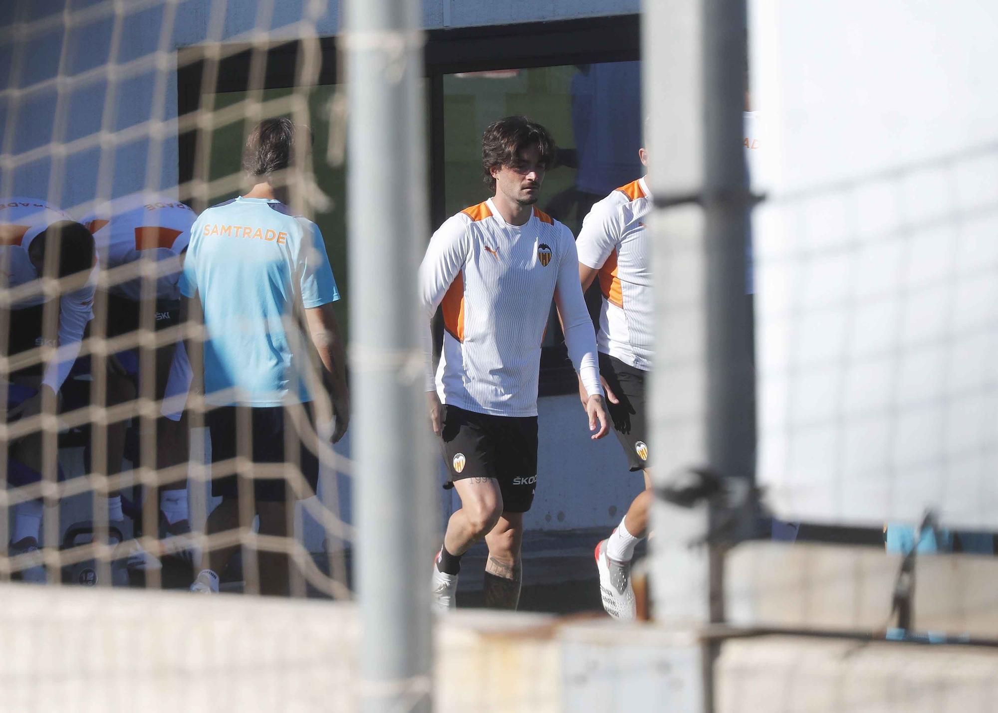 Entrenamiento del Valencia, a puerta cerrada