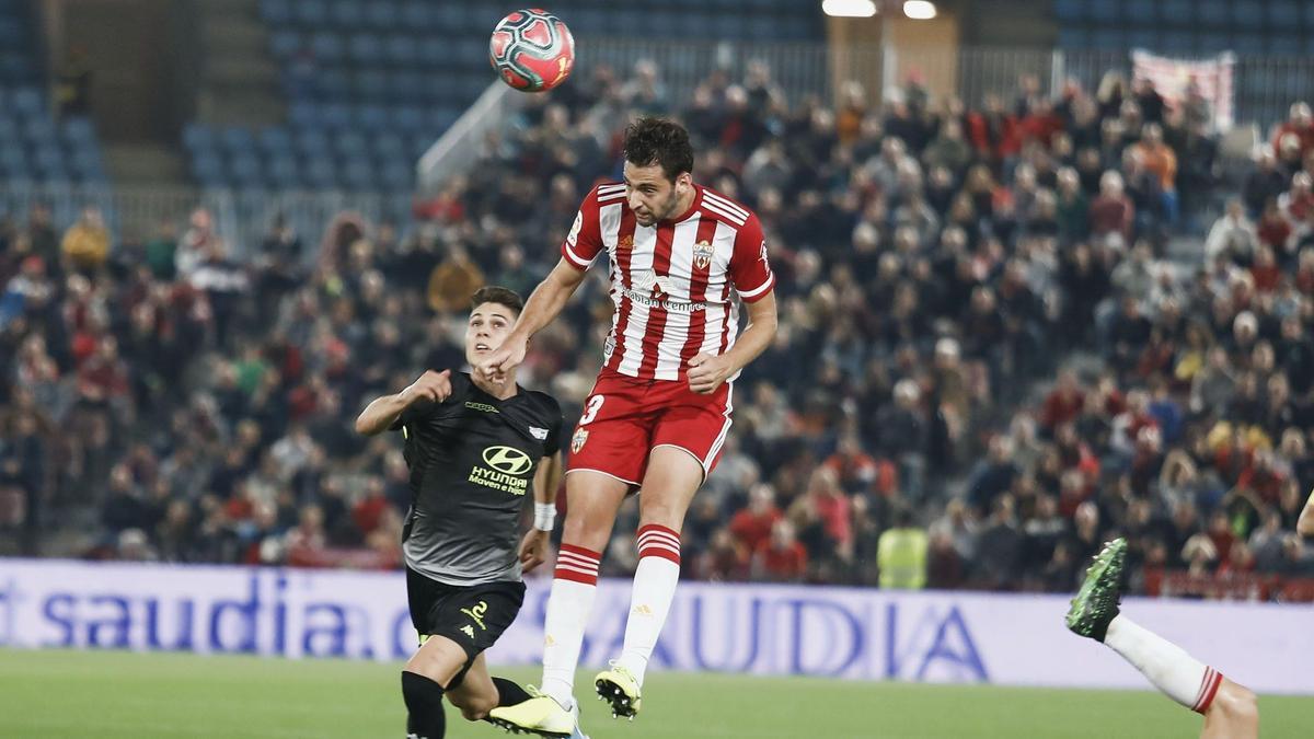 Iván Martos, en un encuentro con el Almería