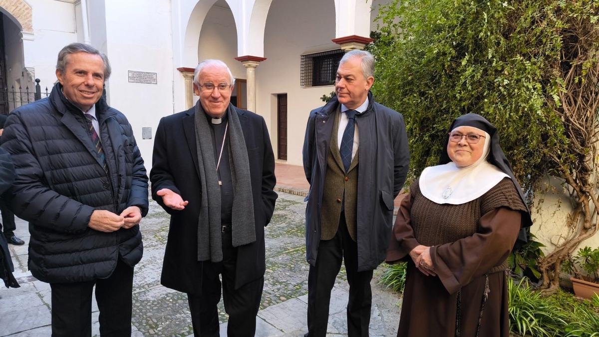 El arzobispo en su visita a Santa Inés.