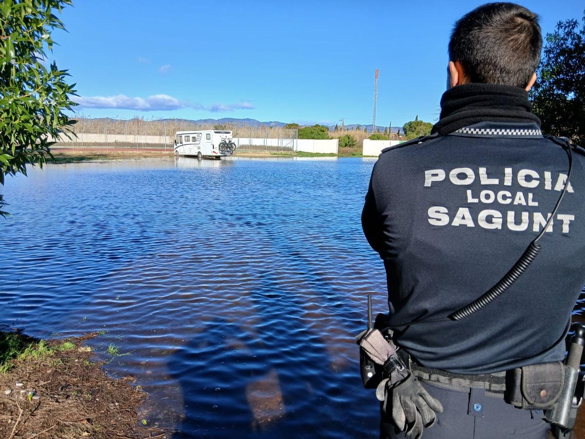 La autocaravana que ha quedado aislada.