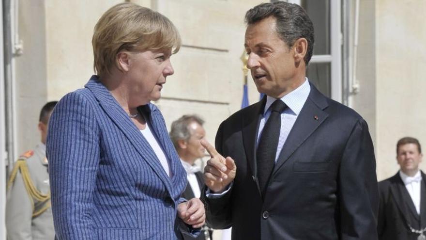 Merkel llega al Elíseo y comienza la reunión con Sarkozy sobre la zona euro