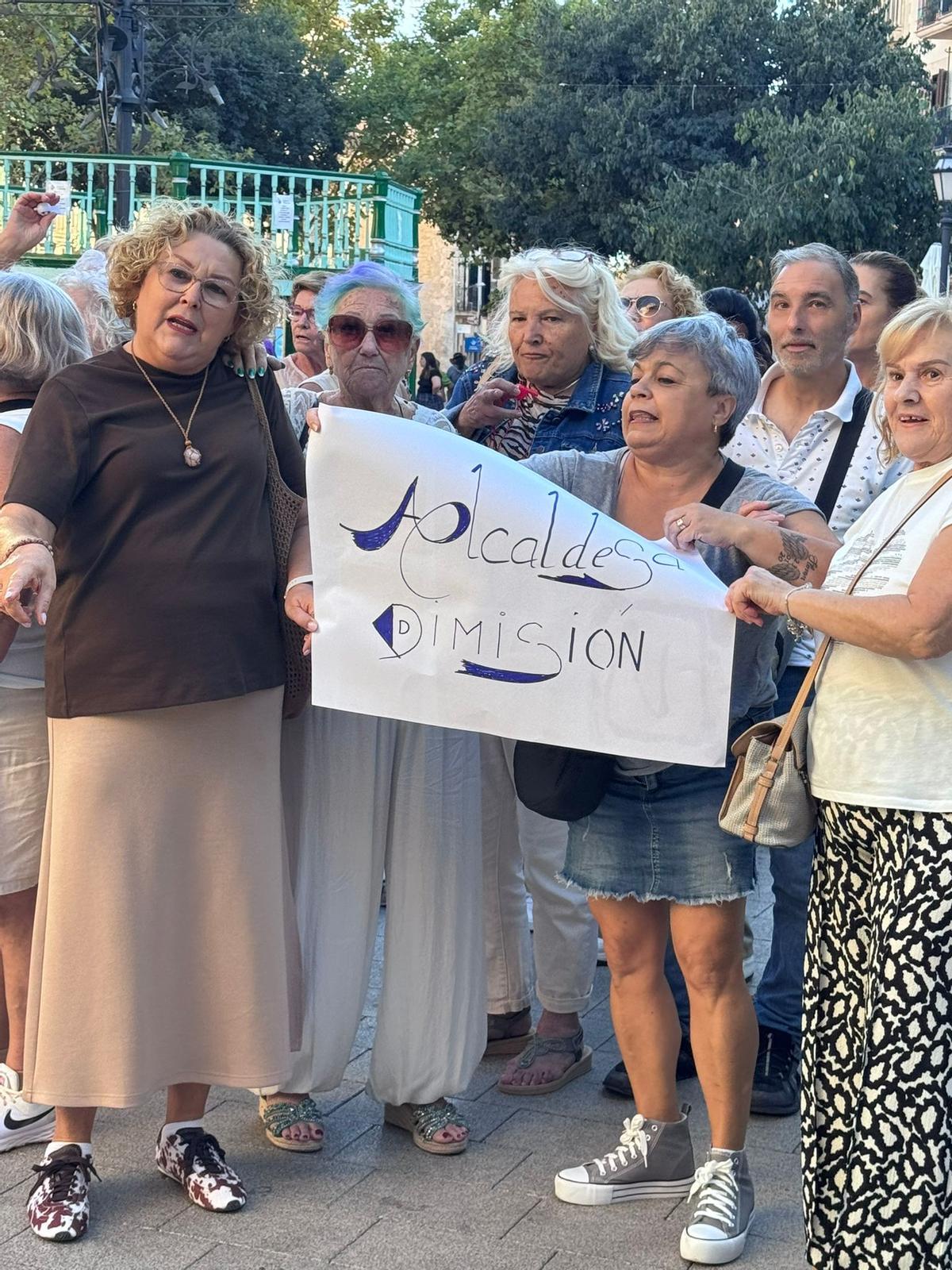 BASURAS S'ARENAL | La protesta de los vecinos en el pleno, en imágenes