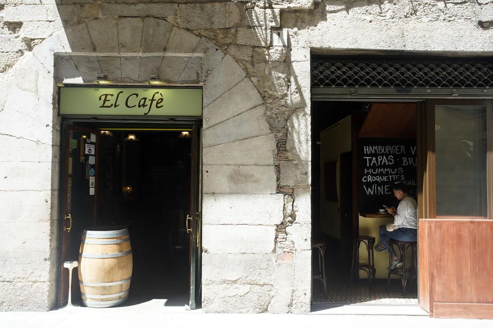 Tanca El Cafè del carrer Ciutadans de Girona