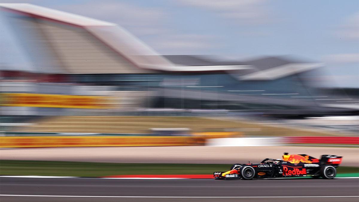 Max Verstappen, en acción en Silverstone