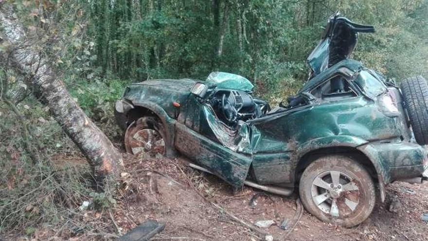 Estado en el que quedó el vehículo del joven fallecido en Portomarín (Lugo). // Fdv